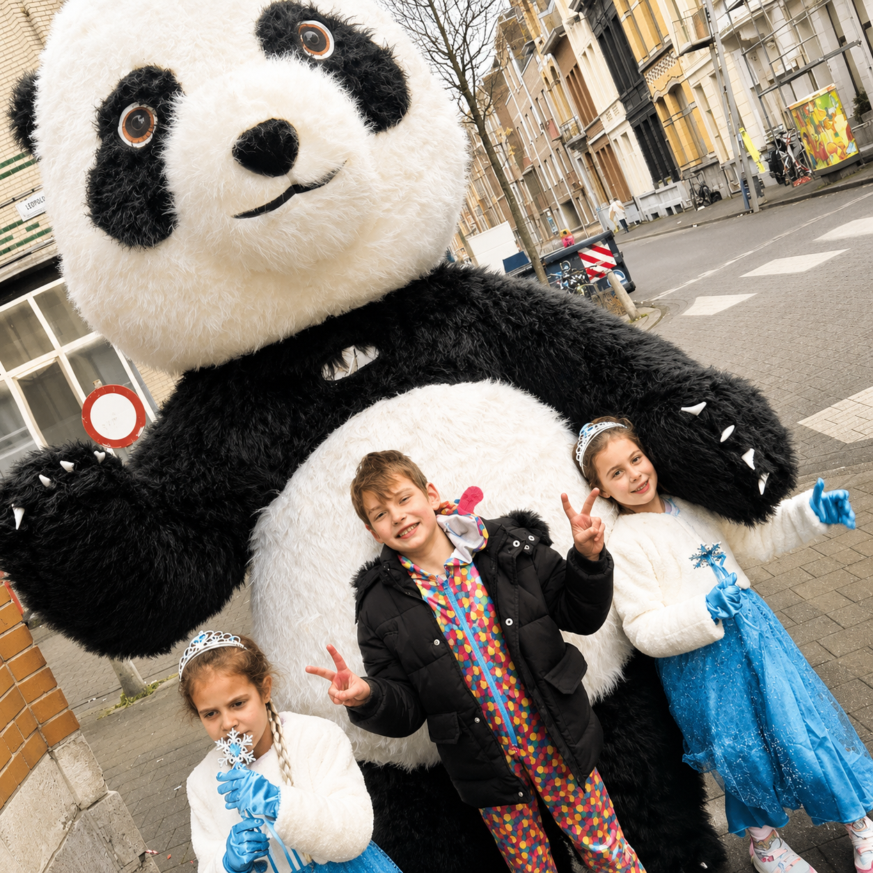 Verjaardagsverrassing met mascotte
