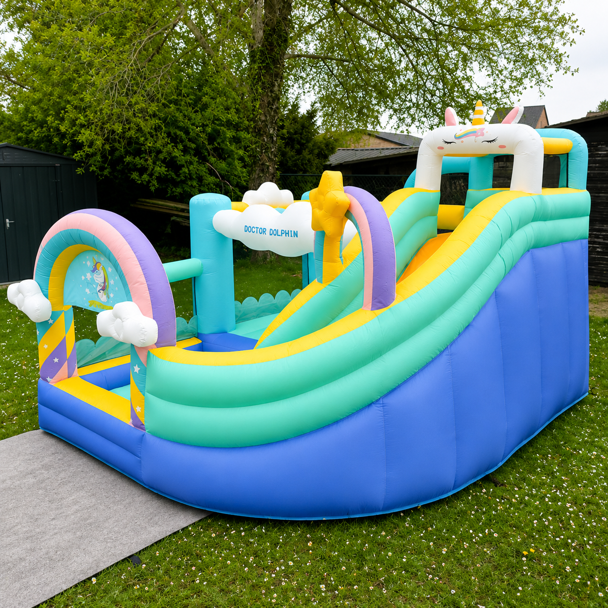 Mini springkasteel met glijbaan