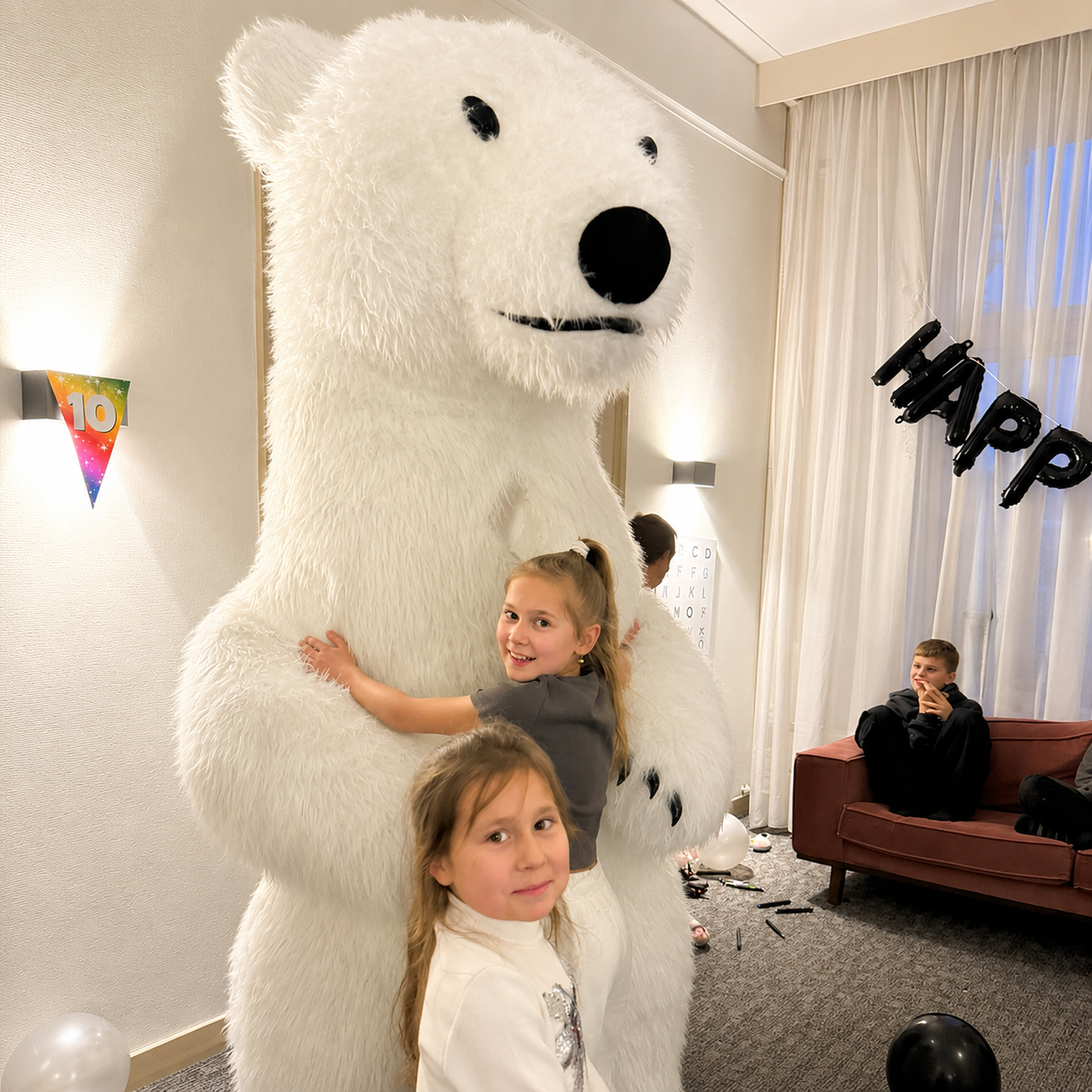 Verjaardagsverrassing met mascotte