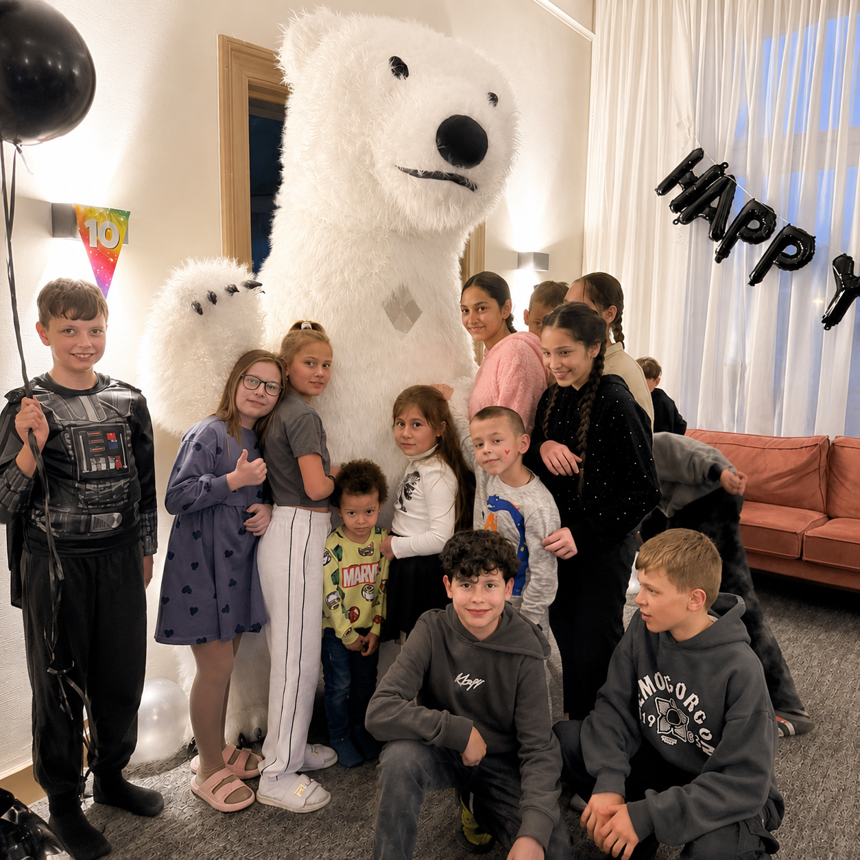 Verjaardagsverrassing met mascotte